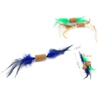 Set 2 Jucarii pentru Pisici din Pluta Naturala cu Pene Yommy (20x2 cm): Materiale Ecologice, Textura Usoara si Pene Vaporoase