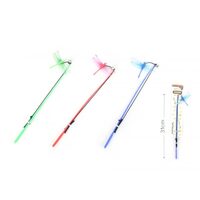 Undita pentru Pisici YOMMY cu Libelula si Clopotel: Tija Compacta 31cm, Snur Elastic si Manevrabilitate