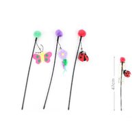 Jucarie Undita Interactiva pentru Pisici YOMMY din Plus Decorativ si Clopotel: Bagheta Lunga 47cm si Stimulare Colorata