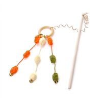 Undita Interactiva din Lemn pentru Pisici cu Inel, Pompoane si Clopotei: Bat 30cm si Materiale Eco-Friendly